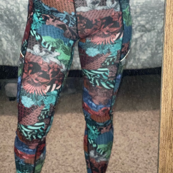 Lululemon Speed Up Tight *Full-On Luxtreme 28"
Zen Clash Multi size 2 - Picture 6 of 9